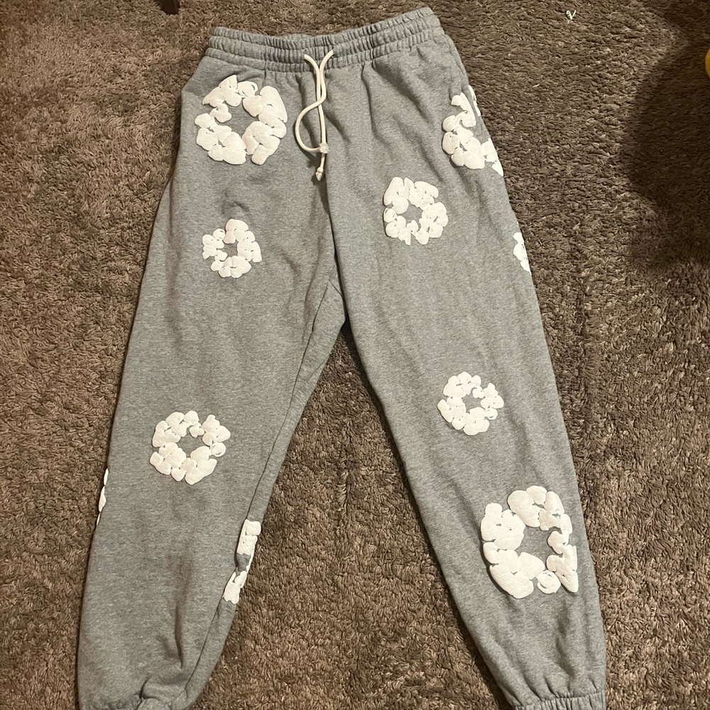 Tried them on didn’t fit but they brand new